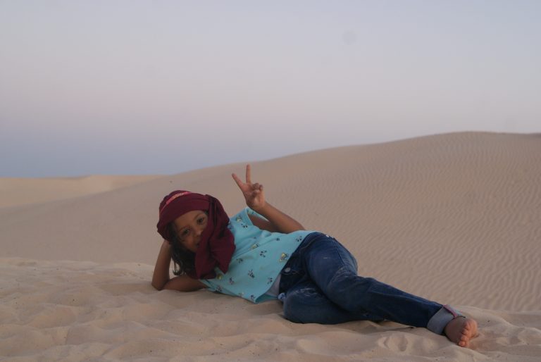 Un sentiment d'évasion au pied des dunes de sable à l'infini.. Ksar Ghilane désert Tunisie