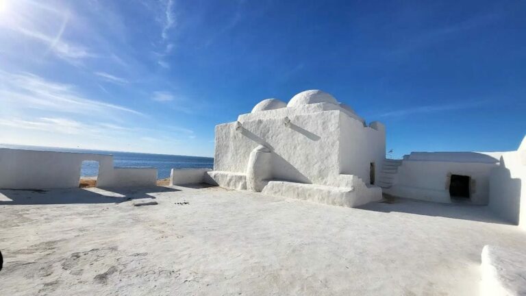 Mosquée Sidi Yati et Mosquée Souterraine de Sedouikech djerba