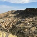 Toujane se situe près de Matmata sud tunisie et a été construit à flanc de montagne. Ce village est constitué de maisons de pierres sèches dont les nombreuses terrasses offrent un panorama exceptionnel sur la vallée. La majorité des habitants sont des berbères.