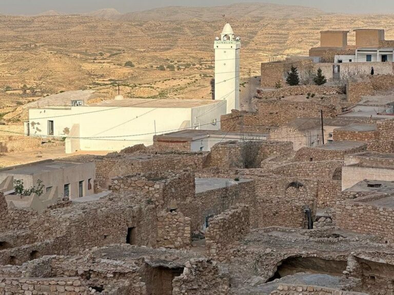 Toujane sud Tunisien est un magnifique village berbère typique. Ce petit village dans les montagnes est vraiment à visiter tant il est joli et pittoresque