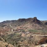 Dans le massif du Dahar Toujène sud Tunisie  est une très beau village situé dans un paysage impressionnant. La culture amazigh y est encore vivante et si le site est peu fréquenté donc peu exploité il a un potentiel indiscutable.