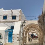 Erriadh Djerba sud Tunisie Découverte d'un endroit improbable très sympa. El hara : quartier en arabe, situé non loin de la synagogue 'el ghriba' a 6 km de houmt essouk plus précisément dans un quartier nommé erriadh . El hara est un quartier typiquement d'hernie auquel s'ajoutent des peintures murales artistiques qui font l'originalité de l'endroit À visiter absolument ! Cela reste agréable de découvrir des lieux insolites