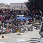 Excursion à Douz : Plongez dans l'aventure au cœur du désert tunisien Bienvenue dans notre guide complet sur l'excursion à Douz, une aventure palpitante au cœur du désert tunisien. Si vous êtes avide de découvertes, de paysages époustouflants et de rencontres authentiques, alors cette escapade est faite pour vous ! Nous vous invitons à embarquer pour un voyage extraordinaire à travers les dunes dorées de Douz, une destination qui vous envoûtera par son charme désertique. Douz, la porte du Sahara Notre périple commence à Douz, une ville située à la lisière du Sahara. Surnommée "la porte du désert", Douz est le point de départ idéal pour s'aventurer dans les vastes étendues de sable du Sahara. Vous serez accueilli chaleureusement par ses habitants, connus pour leur hospitalité légendaire. Safari dans le désert : une expérience inoubliable Préparez-vous à vivre une expérience hors du commun avec un safari dans le désert. Montez à bord d'un 4x4 tout-terrain et partez à la conquête des dunes majestueuses du Sahara. Les sensations fortes seront au rendez-vous, et vous pourrez capturer des souvenirs inoubliables avec des photos à couper le souffle. Couchers de soleil envoûtants Les couchers de soleil à Douz sont tout simplement magiques. Assistez à un spectacle naturel incroyable lorsque le soleil se fond dans l'horizon, teintant le ciel de nuances chatoyantes. Vous serez émerveillé par la beauté du désert qui s'illumine au crépuscule. Nuit dans un campement traditionnel Pour vivre pleinement l'expérience du désert, nous vous recommandons de passer une nuit dans un campement traditionnel. Sous les étoiles scintillantes du Sahara, goûtez à la vie nomade en dégustant un délicieux repas autour du feu de camp. Cette nuit inoubliable sera marquée par des moments de partage et de convivialité avec les autres voyageurs et les locaux. Conseils pratiques pour une excursion réussie Préparation physique : Assurez-vous d'être en bonne forme physique pour profiter pleinement des activités dans le désert. Protection solaire : N'oubliez pas d'apporter de la crème solaire, un chapeau et des lunettes de soleil pour vous protéger des rayons ardents du soleil. Tenue appropriée : Optez pour des vêtements légers en coton pour vous adapter aux températures élevées du désert. L'excursion à Douz est une expérience unique qui vous transportera au cœur de la beauté et de la grandeur du désert tunisien. Des safaris palpitants aux couchers de soleil envoûtants, en passant par les nuits magiques sous les étoiles, chaque instant de cette aventure sera rempli d'émotions intenses. Alors, prêt à plonger dans l'aventure au Sahara ? Embarquez pour une escapade inoubliable à Douz et laissez-vous envoûter par la majesté du désert tunisien. Une chose est certaine, cette excursion restera gravée dans votre mémoire pour toujours.