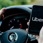 Uber taxi en Tunisie ? Découvrez vos options de transport modernes et pratiques ! Si vous prévoyez de voyager en Tunisie, vous vous demandez peut-être s'il existe des services de taxi tels qu'Uber dans le pays. Dans cet article, nous allons explorer les options de transport moderne en Tunisie et vous aider à trouver les meilleures solutions pour vos déplacements. Que vous soyez un voyageur régulier ou que vous visitiez le pays pour la première fois, nous avons rassemblé les informations essentielles pour faciliter vos déplacements en toute tranquillité. Alors, laissez-nous vous guider à travers le monde du transport en Tunisie ! 1. Uber en Tunisie - Une option limitée En Tunisie, le service Uber est disponible dans certaines grandes villes comme Tunis, Sousse et Sfax. Cependant, il est important de noter que le réseau Uber n'est pas aussi développé que dans d'autres pays. Vous pourrez peut-être profiter du confort et de la commodité d'un Uber dans les principales villes, mais si vous prévoyez de vous rendre dans des zones plus reculées, il serait judicieux d'explorer d'autres options de transport. 2. Les alternatives à Uber - Les taxis classiques En dehors des villes où Uber est présent, les taxis classiques sont une alternative courante pour se déplacer en Tunisie. Vous pouvez facilement repérer les taxis dans les rues, et ils sont généralement équipés de compteurs pour assurer une tarification transparente. Les taxis sont un moyen pratique pour les trajets courts en ville, mais si vous envisagez de faire des excursions plus longues, il est préférable de convenir du tarif à l'avance. 3. Les applications locales de taxis - Un moyen moderne de se déplacer En plus d'Uber, il existe des applications locales de taxis en Tunisie qui fonctionnent de manière similaire. Ces applications vous permettent de réserver un taxi, de voir le prix estimé du trajet et de suivre le déplacement du chauffeur en temps réel. Certaines applications populaires incluent "Bolt" et "Careem". Ces options peuvent être pratiques, surtout si vous préférez éviter les négociations de tarifs. 4. Les transports en commun - Une option économique pour les aventuriers Pour les voyageurs à petit budget ou ceux qui souhaitent vivre une expérience authentique, les transports en commun en Tunisie sont une option économique. Le réseau de bus dessert de nombreuses villes et destinations touristiques, tandis que le train est un moyen pratique pour se déplacer entre les principales villes du pays. Les transports en commun sont un excellent moyen de découvrir la vie locale et de rencontrer des Tunisiens chaleureux et accueillants. Conclusion - Trouvez le moyen de transport qui vous convient le mieux En conclusion, que vous optiez pour Uber, les taxis classiques, les applications locales de taxis ou les transports en commun, la Tunisie offre différentes options pour vos déplacements. Le choix dépend de vos préférences personnelles, de votre itinéraire et de votre budget. Assurez-vous de planifier vos déplacements à l'avance et de faire preuve de prudence, surtout si vous voyagez dans des zones moins touristiques. Quoi qu'il en soit, la Tunisie est un pays magnifique à explorer, alors profitez de votre séjour et découvrez toutes les merveilles qu'il a à offrir !