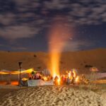 Rencontrez le lever du soleil sur les dunes de sable sud Tunisie  Si vous êtes prêt à vous lever tôt, vous serez récompensé par un spectacle naturel à couper le souffle : le lever du soleil sur les dunes de sable du Sahara. Le désert prend vie au petit matin lorsque les premiers rayons du soleil embrassent les dunes et créent un spectacle de couleurs éblouissant. Assistez à ce spectacle magique avec vos compagnons de voyage et vivez un moment de paix et de contemplation. Ces moments simples mais précieux resteront gravés dans vos souvenirs pour toujours. L'excursion Sud Tunisie pas cher est une opportunité unique pour les voyageurs en quête d'aventure et de découvertes. Explorez les trésors du Sahara, vivez la magie d'une nuit sous les étoiles, rencontrez des habitants chaleureux et émerveillez-vous devant le lever du soleil sur les dunes. Cette expérience inoubliable vous connectera à la nature, à la culture et à l'histoire de la région. Alors, si vous êtes prêt à vivre une aventure qui ne ressemble à aucune autre, réservez votre circuit Sud Tunisie dès maintenant !