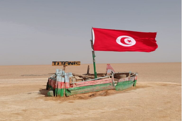 Vous rêvez d'une aventure exotique dans le vaste désert du Sahara, tout en respectant votre budget? Ne cherchez pas plus loin! Notre agence de voyages vous propose un circuit désert Sahara en Tunisie qui allie l'excitation de l'aventure à la découverte culturelle, le tout à des tarifs très abordables. Partez avec nous pour une escapade mémorable dans les dunes de sable infinies et explorez la richesse naturelle et historique de la Tunisie. Dans cet article, nous vous présentons en détail notre offre exceptionnelle et les raisons pour lesquelles notre circuit désert Sahara Tunisie est votre meilleure option. Découvrir la Magie du Désert Sahara Imaginez-vous sous un ciel étoilé, entouré par les majestueuses dunes dorées du Sahara. Notre circuit désert Sahara en Tunisie vous offre l'opportunité unique de vivre cette expérience magique. Vous explorerez des paysages à couper le souffle, des oasis verdoyantes aux dunes de sable ondulantes. Notre équipe d'experts locaux vous guidera à travers les coins les plus captivants du désert, vous permettant ainsi de vous immerger pleinement dans l'atmosphère envoûtante de cet endroit mythique. Excursion Pas Cher : Vivez le Rêve Sans Trop Dépenser Nous comprenons l'importance de voyager à des prix abordables. C'est pourquoi notre circuit désert Sahara en Tunisie a été conçu pour offrir une expérience exceptionnelle sans compromettre votre budget. Nos tarifs compétitifs incluent l'hébergement confortable, les repas savoureux et les activités passionnantes. Vous pourrez profiter pleinement de chaque moment de votre voyage, sans vous soucier des coûts excessifs. Avec nous, le rêve d'une excursion pas cher dans le désert Sahara devient réalité. Rencontre avec la Culture Tunisienne Authentique L'un des points forts de notre circuit désert Sahara en Tunisie est la possibilité de découvrir la riche culture tunisienne de près. Vous aurez l'occasion de rencontrer des habitants chaleureux, d'explorer des marchés animés et de déguster des plats traditionnels délicieux. Imprégnez-vous de l'hospitalité locale et échangez des sourires avec les gens du coin. Notre itinéraire soigneusement élaboré vous permettra de vivre des moments authentiques et inoubliables, créant ainsi des souvenirs qui dureront toute une vie. Réservez Votre Place Dès Aujourd'hui! Ne manquez pas l'opportunité de vivre l'aventure de votre vie à un prix abordable. Notre circuit désert Sahara en Tunisie est conçu pour vous offrir une expérience exceptionnelle, mêlant aventure, culture et détente. Réservez votre place dès aujourd'hui et préparez-vous à découvrir la magie du désert Sahara avec nous.