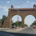Plongez au cœur du Grand Sahara tunisien, un univers magique et envoûtant où la nature se déploie dans toute sa splendeur. Avec SudTunisie.com, explorez des paysages époustouflants, imprégnés d’histoire et de mystère. Préparez-vous à vivre une expérience unique, riche en découvertes et en rencontres inoubliables. Le Sahara tunisien : Une escapade inédite au milieu des dunes Un paysage à couper le souffle Avec ses dunes infinies, ses oasis luxuriantes et son ciel étoilé, le Sahara tunisien offre un décor naturel à nul autre pareil. Chaque coin de ce désert raconte une histoire, que ce soit à travers les villages berbères ou les vestiges historiques. Parmi les incontournables : Douz, connue comme la porte du désert, est le point de départ idéal pour une immersion dans les vastes étendues de sable. Chott el-Jérid, un immense lac salé où le réflexe du soleil crée des mirages enchanteurs. Ksar Ghilane, une oasis isolée, parfaite pour se ressourcer dans ses eaux thermales naturelles. Des activités pour tous les goûts Nos circuits proposent une palette variée d’activités : Excursions en 4x4 : Pour explorer des zones reculées en toute sécurité. Randonnées à dos de dromadaire : Une expérience authentique qui rappelle les traditions des nomades. Coucher de soleil sur les dunes : L’un des moments les plus magiques de votre voyage. Une immersion culturelle et humaine Rencontres avec les habitants du désert Le Sahara tunisien n’est pas seulement une merveille naturelle, c’est aussi le foyer de populations chaleureuses et accueillantes. Lors de nos circuits, vous aurez l’opportunité de découvrir leur mode de vie, leurs traditions et leur hospitalité incomparable. Dégustation de la gastronomie saharienne Goûtez à une cuisine riche en saveurs : Le couscous aux épices locales, préparé avec soin. Les pains cuits sous le sable, une spécialité artisanale. Les dattes de première qualité, récoltées dans les oasis environnantes. L’organisation de votre aventure avec SudTunisie.com Des circuits adaptés à vos besoins Avec SudTunisie.com, nous proposons des circuits personnalisables, adaptés à vos préférences et à votre budget. Que vous voyagiez seul, en couple ou en famille, nous avons une formule qui correspond à vos attentes. Une logistique parfaite Nos circuits comprennent : Transport confortable en 4x4 climatisé. Guides locaux certifiés, experts en histoire et en géographie de la région. Hébergement authentique, comme les campements sous tentes bédouines ou les maisons d’hôtes locales. Pour planifier votre voyage, obtenez un devis sur notre page de contact. Les conseils pratiques pour une aventure réussie Quand partir ? Le printemps et l’automne sont les meilleures périodes pour visiter le Sahara tunisien. Les températures sont agréables, ce qui rend les activités encore plus plaisantes. Quoi emporter ? Des chaussures confortables pour les randonnées. Un chèche ou un foulard pour se protéger du vent et du sable. Une gourde pour rester hydraté tout au long de la journée. Respecter l’écosystème Lors de votre visite, veillez à respecter l’environnement fragile du désert. Ramenez vos déchets avec vous et évitez de perturber la faune locale. Pourquoi choisir SudTunisie.com pour votre aventure ? En optant pour SudTunisie.com, vous bénéficiez de : Une expertise locale : Nos guides sont des passionnés qui partagent leurs connaissances avec enthousiasme. Un service client personnalisé : Nous sommes disponibles pour répondre à toutes vos questions avant, pendant et après votre voyage. Des tarifs compétitifs : Des prestations de qualité à des prix abordables. Un voyage qui restera gravé dans votre mémoire Le Grand Sahara tunisien est une invitation à l’aventure, au rêve et à la découverte. Avec SudTunisie.com, partez à la rencontre de ce joyau naturel et humain. Que ce soit pour un week-end ou un séjour prolongé, votre escapade dans le désert promet d’être une expérience inoubliable.