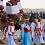 Le Sud Sahara tunisien est une terre mystique et envoûtante qui regorge de merveilles naturelles, offrant une expérience authentique et captivante. Explorez ses dunes de sable majestueuses, vivez une balade inoubliable à dos de chameau et plongez-vous dans l'ambiance sereine des oasis verdoyantes avec www.sudtunisie.com. La Magie des Dunes de Sable Le désert du Sud Sahara en Tunisie est un tableau infini de dunes ondulantes, une mer de sable qui se déploie à perte de vue. Imaginez-vous déambuler sur ces étendues de sable doré, capturant le coucher du soleil éblouissant ou l'aube paisible qui peint le ciel d'une palette de couleurs saisissantes. Les dunes du Sud Sahara ne sont pas seulement un spectacle visuel, mais une expérience sensorielle complète. La sensation du sable sous vos pieds, les formes changeantes des dunes sculptées par le vent, tout cela compose une symphonie naturelle. Balade en Chameau : Une Aventure Authentique Rien ne peut égaler la majesté tranquille d'une balade à dos de chameau à travers le désert. C'est une immersion totale dans le mode de vie traditionnel des habitants du désert. Les chameaux, connus comme "les bateaux du désert", vous emmèneront à travers des paysages époustouflants, offrant une perspective unique sur la beauté et l'immensité du désert. Cette expérience, proposée par www.sudtunisie.com, est un voyage à travers le temps, une connexion intemporelle avec la nature et la culture locale. L'Enchantement des Oasis Verdoyantes Au cœur du désert, les oasis se dressent comme des joyaux rafraîchissants. Entourées de palmiers luxuriants et de végétation luxuriante, ces oasis sont des refuges bienvenus dans le paysage aride du Sud Sahara. Le contraste saisissant entre le vert éclatant des oasis et le sable doré du désert crée une atmosphère envoûtante. C'est un endroit où l'on peut se détendre, se ressourcer et s'immerger dans la tranquillité paisible de la nature. Vivez l'Aventure avec www.sudtunisie.com Pour ceux qui aspirent à découvrir les merveilles du Sud Sahara tunisien, www.sudtunisie.com offre des circuits exceptionnels, conçus pour capturer l'essence même de cette région magique. Ces circuits sont soigneusement planifiés pour offrir une expérience authentique, en harmonie avec la nature et la culture locale. Pour réserver votre circuit désert ou pour plus d’informations, contactez-nous à l’adresse suivante : www.sudtunisie.com Conclusion Le Sud Sahara tunisien est bien plus qu'une destination ; c'est une aventure, une rencontre avec la nature brute et la culture authentique. Entre dunes de sable majestueuses, balades en chameau et oasis enchanteresses, chaque moment passé dans ce désert mystique est une invitation à explorer, à se connecter et à s'émerveiller. Avec www.sudtunisie.com, plongez dans une expérience inoubliable au cœur du Sud Sahara tunisien.