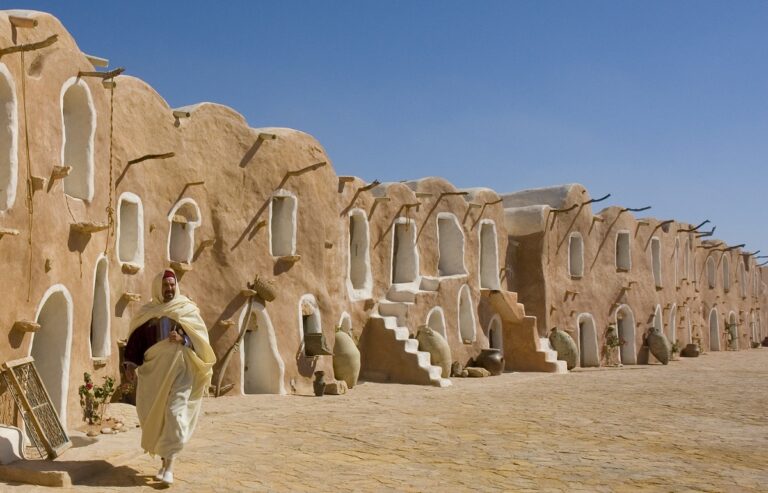 Découvrir le Sud Tunisien en VIP Bienvenue dans l'univers fascinant du voyage VIP dans le Sud Tunisien. Imaginez-vous au volant, traversant des paysages époustouflants où le désert rencontre l'oasis, où l'histoire ancienne se mêle à la modernité. Ce circuit vous promet une expérience unique, loin des sentiers battus, où chaque kilomètre parcouru révèle une nouvelle facette de la beauté de la Tunisie. Circuit Privé au Sud Tunisien : Authenticité et Confort Ce circuit privé est conçu pour les voyageurs exigeants en quête d'authenticité et de confort. Vous serez accompagné par des guides locaux experts qui vous dévoileront les secrets bien gardés de cette région emblématique. Explorez des sites historiques, goûtez aux saveurs locales et imprégnez-vous de la culture tunisienne dans toute sa splendeur. VIP : Un Voyage Sur Mesure Le voyage VIP au Sud Tunisien vous offre bien plus qu'une simple escapade : c'est une immersion totale dans un monde de luxe et de prestige. Profitez de services personnalisés, d'hébergements raffinés et d'activités exclusives adaptées à vos préférences. Chaque détail est pensé pour vous offrir une expérience inoubliable, où votre seul souci sera de savourer chaque instant. Sud Tunisien Top VIP : Une Aventure Inégalée Pour ceux qui recherchent l'exclusivité absolue, le circuit Sud Tunisien Top VIP est l'option parfaite. Explorez les trésors cachés de Tozeur, plongez dans l'ambiance envoûtante de Douz et découvrez les paysages lunaires de Matmata. Ce voyage est une invitation à vivre l'exceptionnel, à créer des souvenirs uniques et à explorer un patrimoine riche d'histoire et de beauté naturelle.