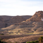 Découvrez le charme authentique du désert du Sahara Sud Tunisien à travers un circuit privé en taxi Uber économique, accompagné d'un guide chauffeur. Cette formule vous permet de vivre une aventure inoubliable tout en bénéficiant d'un confort et d'une flexibilité remarquables, sans pour autant vous ruiner. Un circuit privé adapté à votre budget Lorsque vous optez pour un circuit privé en taxi Uber dans le désert tunisien, vous bénéficiez de nombreux avantages sans compromettre votre budget. Contrairement aux circuits organisés en groupe, vous avez la liberté de personnaliser votre itinéraire en fonction de vos envies et de vos intérêts, tout en contrôlant vos dépenses. Vous pouvez ainsi explorer les merveilles du Sahara tout en respectant vos limites financières. Notre offre de circuits privés est spécialement conçue pour être accessible à un large éventail de budgets. Les taxi Uber utilisés pour ces excursions sont non seulement économiques, mais aussi bien entretenus pour assurer votre confort tout au long de votre voyage. De plus, vous n’aurez pas à vous soucier des coûts imprévus : tout est transparent dès le départ. Le confort d’un voyage en taxi Uber Voyager en taxi Uber dans le désert vous garantit un confort optimal. Les véhicules sont équipés pour faire face aux conditions difficiles du Sahara tout en vous offrant un espace agréable pour vous détendre. La climatisation, essentielle pour affronter la chaleur du désert, est disponible dans tous les véhicules, et les sièges sont conçus pour votre confort. En plus du confort physique, vous bénéficiez de la tranquillité d’esprit grâce à la compétence de nos chauffeurs. Habitués à conduire dans des environnements variés, ils assurent une conduite sécurisée tout en vous permettant de profiter pleinement des paysages à couper le souffle du désert. L’expertise d’un guide chauffeur pour une découverte enrichissante Un des grands avantages de notre circuit privé est la présence d’un guide chauffeur expert. Ce professionnel connaît parfaitement le désert et ses secrets, et est là pour enrichir votre expérience. Grâce à ses connaissances, il vous fera découvrir les sites les plus fascinants et partagera avec vous des histoires et des traditions locales. Votre guide est également là pour répondre à vos questions et ajuster le parcours en fonction de vos intérêts. Que vous soyez passionné par l’histoire, la culture ou simplement à la recherche de paysages incroyables, il saura personnaliser votre expérience pour qu'elle soit inoubliable. Réservez dès maintenant et préparez votre aventure Pour organiser votre excursion privée en taxi Uber avec guide chauffeur dans le désert du Sahara Sud Tunisien, il vous suffit de visiter notre page de devis gratuit. Vous y trouverez toutes les informations nécessaires pour personnaliser votre voyage et obtenir un devis adapté à votre budget. Nous vous invitons également à consulter nos différents circuits disponibles pour choisir celui qui correspond le mieux à vos attentes. Chaque circuit est conçu pour offrir une immersion totale dans la beauté et la culture du Sahara, tout en garantissant un confort et une sécurité maximaux. Le désert du Sahara Sud Tunisien vous attend avec ses paysages majestueux et ses trésors cachés. Optez pour un circuit privé en taxi Uber avec guide chauffeur pour vivre une aventure sur mesure, alliant confort, découverte et prix abordable. Réservez dès maintenant pour ne pas manquer cette expérience unique !