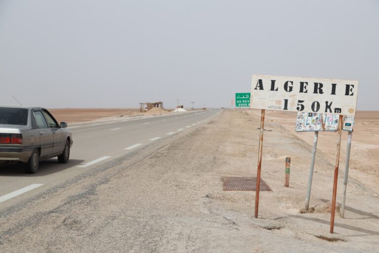 Le Sud tunisien est un véritable joyau naturel, rempli de paysages à couper le souffle, de dunes infinies et de villages pleins de caractère. Si vous rêvez de découvrir cette région fascinante en peu de temps, l'excursion de deux jours et une nuitée avec www.sudtunisie.com est le choix idéal. Que vous soyez amateur d'aventure, de détente ou de culture, ce circuit vous emmènera dans les endroits les plus emblématiques du Sud tunisien. Avec un départ flexible, à l'adresse de votre choix, cette excursion est conçue pour s'adapter à vos besoins tout en vous garantissant une expérience inoubliable. Jour 1 : Arrivée à Douz – Plongée dans le Désert L’aventure commence dès votre arrivée à Douz, surnommée la "porte du désert". C’est ici que vous allez véritablement entrer dans le monde du Sahara. Dès les premiers instants, vous ressentirez la magie et la grandeur du désert tunisien. La vaste étendue de sable doré qui s’étend à perte de vue est un spectacle hypnotisant. Balade à dos de chameau à travers les dunes Rien de tel pour commencer votre immersion que de monter à dos de chameau et de traverser les dunes ondulantes. Pendant cette balade, vous serez transporté à travers le désert dans un rythme apaisant, tout en admirant l’immensité et le silence du Sahara. Nos guides, experts de la région, vous mèneront à travers des paysages spectaculaires où chaque dune semble se déployer comme une œuvre d’art naturelle. Nuit sous une tente berbère Après cette promenade à dos de chameau, vous passerez la nuit dans un campement berbère. Vous dormirez sous une tente traditionnelle, équipée de tout le confort nécessaire pour une nuit paisible. Le repas du soir sera composé de plats typiques de la région, préparés avec soin par nos hôtes. Sous un ciel étoilé, loin de toute pollution lumineuse, vous aurez l’occasion de profiter d’un moment de calme absolu. C’est un moment idéal pour observer la Voie lactée dans toute sa splendeur, et pour ressentir la magie du désert. Jour 2 : Exploration de Ksar Ghilane et Retour à Douz Le deuxième jour de l’excursion est tout aussi passionnant, avec la découverte de l’oasis de Ksar Ghilane, l'une des plus belles oasis du sud tunisien. Après un délicieux petit-déjeuner, vous quitterez le campement pour vous rendre à Ksar Ghilane, connue pour ses sources d’eau chaude naturelles et son cadre idyllique. Détente dans les sources thermales de Ksar Ghilane Une fois à Ksar Ghilane, vous aurez l’opportunité de vous baigner dans les sources d’eau chaude. L'eau naturellement chauffée par le sous-sol offre une relaxation parfaite après la journée passée dans le désert. Entouré de palmiers, c’est un moment de détente incroyable où vous pourrez relâcher toute la tension accumulée et profiter du cadre paisible de cette oasis légendaire. Exploration en quad pour les plus aventureux Pour ceux qui souhaitent pimenter leur expérience, nous proposons une balade en quad à travers les dunes environnantes. Le quad est une manière amusante et palpitante d'explorer le désert tout en ressentant une montée d'adrénaline. Nos circuits vous emmèneront au cœur des dunes et vous permettront de découvrir des paysages désertiques sous un autre angle. Visite du fort romain de Ksar Ghilane Pour les amateurs d'histoire, une visite au fort romain de Ksar Ghilane est également au programme. Ce site archéologique ancien, entouré par les dunes, est un témoignage impressionnant du passé romain de la région. La combinaison de la culture, de l’histoire et de la beauté naturelle fait de cette excursion une expérience complète qui ravira tous les types de voyageurs. Pourquoi choisir www.sudtunisie.com pour votre excursion ? 1. Un circuit sur mesure avec départ flexible Chez www.sudtunisie.com, nous comprenons que chaque voyageur a des besoins différents. C’est pourquoi nous vous offrons la possibilité de partir de l’adresse de votre choix, que vous soyez déjà en Tunisie ou ailleurs. Que vous souhaitiez partir de Douz, de Tozeur ou même de Tunis, nous nous adaptons à vos demandes pour que votre expérience soit la plus agréable possible. 2. Des guides expérimentés et passionnés Nos guides sont des experts locaux, passionnés par leur région et désireux de vous faire découvrir tous ses secrets. Ils vous accompagneront tout au long de l’excursion pour vous partager des anecdotes fascinantes et vous emmener hors des sentiers battus. Leur connaissance approfondie de la région et leur enthousiasme vous garantissent une immersion totale dans la culture et l’histoire du Sud tunisien. 3. Une expérience authentique et immersive Notre priorité est de vous offrir une expérience authentique. En passant la nuit dans un campement berbère, en goûtant aux saveurs locales, et en explorant des lieux empreints d’histoire, vous vivrez une aventure hors du commun. Nous veillons à ce que chaque détail soit pensé pour vous plonger dans la beauté brute et naturelle du Sahara tout en maintenant un confort optimal. 4. Une offre complète à un prix compétitif Nous nous engageons à vous offrir une excursion complète alliant découverte, confort et aventure, le tout à un prix compétitif. Nos formules tout inclus vous permettent de profiter pleinement de votre séjour sans avoir à vous soucier des détails. Vous n’avez qu’à vous détendre et à savourer chaque instant. Conclusion : L'escapade parfaite pour découvrir le Sud tunisien Que vous soyez en quête d’aventure, de relaxation ou de découverte culturelle, l’excursion deux jours une nuitée avec www.sudtunisie.com est l’occasion idéale de plonger dans l’univers magique du Sud tunisien. Entre dunes majestueuses, oasis rafraîchissantes et vestiges historiques, ce circuit complet et flexible vous offrira une expérience inoubliable. Réservez dès maintenant et laissez-vous séduire par la beauté du désert et l’accueil chaleureux des habitants.