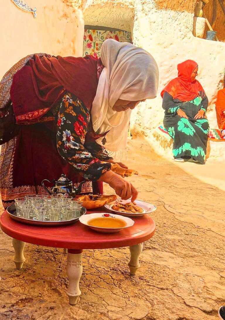 Le sud tunisien est une destination fascinante, où paysages désertiques, cultures authentiques et traditions millénaires se mêlent harmonieusement. En optant pour un circuit privé dans cette région, vous serez plongé dans un univers hors du commun, fait de dunes dorées, de villages pittoresques et de rencontres inoubliables. Préparez-vous à vivre une aventure qui allie confort et authenticité. Découvrez les Incontournables du Sud Tunisien Le sud tunisien regorge de merveilles naturelles et culturelles. Un circuit privé vous permet d’explorer ces trésors à votre rythme, tout en bénéficiant d’un accompagnement personnalisé. Djerba : L’Île des Rêves Commencez votre aventure à Djerba, une île envoûtante où plages paradisiaques et traditions berbères se rencontrent. Explorez Houmt Souk, célèbre pour ses marchés animés et son artisanat local. Visitez également la synagogue de la Ghriba, l’un des lieux de culte juifs les plus anciens au monde. Tatouine et ses Ksours Direction Tatouine, une ville mythique rendue célèbre par la saga Star Wars. Cette région est réputée pour ses ksours, anciens greniers fortifiés construits par les Berbères. Parmi les incontournables, ne manquez pas Ksar Ouled Soltane, un site impressionnant qui semble figé dans le temps. Matmata : Les Maisons Troglodytes Matmata est célèbre pour ses habitations troglodytes, creusées dans la roche pour échapper à la chaleur. Ces maisons offrent un aperçu fascinant du mode de vie berbère. Vous pourrez même passer une nuit dans une auberge troglodyte pour une expérience unique. Explorez les Déserts Époustouflants Douz : La Porte du Sahara Douz, surnommée la porte du Sahara, est un point de départ idéal pour explorer les dunes infinies. Ici, les amateurs d’aventure peuvent profiter d’une balade à dos de dromadaire ou d’un tour en quad pour découvrir l’immensité du désert. Ne manquez pas le marché hebdomadaire, véritable immersion dans la culture locale. Une Nuit Magique Sous les Étoiles Passez une nuit dans un campement traditionnel au cœur du désert. Ce moment est l’occasion parfaite pour admirer un ciel étoilé d’une clarté inégalée, savourer un repas typique autour d’un feu de camp et écouter les histoires des nomades. Les Merveilles de Tozeur et des Oasis de Montagne Tozeur : La Capitale des Oasis Tozeur est une ville fascinante, réputée pour ses palmeraies luxuriantes et son architecture en briques ocre. Découvrez la médina avec ses ruelles étroites et ses artisans talentueux. Le musée Dar Chrait est également un incontournable pour plonger dans l’histoire et les traditions de la région. Chebika et Tamerza : Les Oasis Cachées À quelques kilomètres de Tozeur, partez à la découverte des oasis de montagne de Chebika et Tamerza. Ces lieux idylliques, entourés de canyons et de cascades, offrent des paysages à couper le souffle. Une randonnée dans ces oasis vous permettra de profiter pleinement de la beauté sauvage de la région. Pourquoi Choisir un Circuit Privé ? Opter pour un circuit privé dans le sud tunisien présente de nombreux avantages, qui transforment votre voyage en une expérience sur mesure. Flexibilité et Confort Avec un circuit privé, vous avez la liberté de choisir votre itinéraire et de prendre le temps de découvrir chaque site à votre rythme. Vous bénéficiez également d’un transport confortable et d’un hébergement adapté à vos préférences. Une Expérience Authentique En choisissant un circuit privé, vous avez l’opportunité de vivre des moments authentiques, en dehors des sentiers battus. Que ce soit lors d’un déjeuner chez l’habitant ou d’une rencontre avec des artisans locaux, ces expériences enrichissent votre voyage. Un Accompagnement Personnalisé Un guide chauffeur expérimenté est à vos côtés pour vous faire découvrir les secrets de la région et répondre à toutes vos questions. Ce service personnalisé vous garantit un séjour mémorable et sans stress. Planifiez Votre Circuit avec SudTunisie.com Pour organiser un circuit privé qui répond parfaitement à vos attentes, faites confiance à SudTunisie.com. Spécialiste des circuits dans le sud tunisien, cette agence vous propose des itinéraires sur mesure, adaptés à vos envies et à votre budget. Avec SudTunisie.com, vous profitez : D’un service de qualité avec des guides passionnés ; D’une assistance complète pour la planification de votre voyage ; D’hébergements soigneusement sélectionnés pour garantir votre confort. Comment Réserver Votre Circuit ? Pour obtenir un devis gratuit et commencer à planifier votre aventure dans le sud tunisien, visitez SudTunisie.com - Devis Voyage. L’équipe se tient à votre disposition pour répondre à toutes vos questions et créer un circuit personnalisé qui correspond à vos rêves. Conclusion : Vivez l’Essence du Sahara Tunisien Un circuit privé dans le sud tunisien est bien plus qu’un simple voyage : c’est une immersion dans un monde où traditions, hospitalité et paysages grandioses se rencontrent. Que vous soyez en quête d’aventure, de détente ou de découvertes culturelles, le sud tunisien a tout pour vous séduire. Alors, qu’attendez vous pour partir à la conquête de ce joyau ? Réservez dès maintenant et préparez vous à vivre une expérience inoubliable.