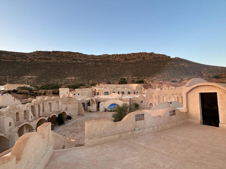 La Tunisie, terre de contrastes et de beautés naturelles, est une destination idéale pour les amateurs d'aventure et de découvertes culturelles. Si vous rêvez d’une escapade dans le sud tunisien, entre dunes dorées, villages berbères et oasis cachées, sudtunisie.com est votre partenaire de confiance pour organiser un voyage mémorable. Découvrez dans cet article tous les secrets pour profiter pleinement de votre circuit et excursion dans le sud de la Tunisie. Pourquoi choisir le sud de la Tunisie pour vos prochaines vacances ? Le sud de la Tunisie est un véritable trésor naturel et culturel. Voici quelques raisons pour lesquelles cette région est incontournable : Paysages à couper le souffle : Des vastes étendues désertiques du Sahara aux montagnes rocheuses de Matmata, chaque coin du sud tunisien vous transporte dans un univers différent. Culture authentique : Les villages berbères, les kasbahs historiques et l’hospitalité chaleureuse des habitants font de cette région une expérience unique. Activités variées : Que vous soyez passionné par les randonnées, les balades en dromadaire, ou les visites culturelles, il y a toujours quelque chose à faire. Avec sudtunisie.com, vous avez accès à des circuits bien pensés, adaptés à tous les goûts et budgets. Consultez leurs offres sur https://sudtunisie.com/voyage/circuits-desert pour commencer à planifier votre aventure. Les incontournables d’un circuit dans le sud tunisien 1. Djerba, l’île des rêves Djerba est souvent le point de départ idéal pour un circuit dans le sud. Avec ses plages de sable fin, son architecture typique et son riche patrimoine, l’île offre une belle introduction à la culture tunisienne. À visiter absolument : La synagogue de la Ghriba, Houmt Souk et ses marchés animés, ainsi que les plages paradisiaques de l’île. Activités à ne pas manquer : Faites un tour en quad pour explorer les coins cachés de l’île ou dégustez les spécialités locales comme le couscous au poisson. 2. Tataouine et ses paysages lunaires Connue pour ses anciennes habitations troglodytiques, Tataouine est une étape fascinante. C’est ici que vous découvrirez les ksours (greniers fortifiés), témoins d’un mode de vie ancestral. Sites incontournables : Ksar Ouled Soltane, Ksar Hadada (utilisé comme décor pour Star Wars) et les villages berbères environnants. Expérience unique : Assistez à un coucher de soleil sur les montagnes, un spectacle qui vous laissera sans voix. 3. Douz, la porte du désert Douz est le point de départ idéal pour une immersion dans le Sahara. Ce petit village, surnommé la "porte du désert", est réputé pour ses dunes dorées et son ambiance authentique. Excursions recommandées : Une nuit en bivouac sous les étoiles, une balade en dromadaire à travers les dunes, ou encore une promenade en 4x4 pour une expérience riche en adrénaline. Fête locale : Si vous visitez Douz en décembre, ne manquez pas le Festival International du Sahara, un événement qui célèbre les traditions nomades. 4. Matmata et ses habitations troglodytiques Matmata est célèbre pour ses maisons troglodytes, creusées dans la roche pour se protéger de la chaleur. Ce village atypique est une étape incontournable pour comprendre le mode de vie berbère. À voir : Les habitations troglodytiques encore habitées, ainsi que celles utilisées comme décor pour des films célèbres. À faire : Goûtez au thé à la menthe préparé par les habitants et profitez d’un moment de partage unique. Comment bien préparer son circuit dans le sud tunisien ? 1. Choisissez le bon moment pour partir La meilleure période pour explorer le sud tunisien se situe entre octobre et avril, lorsque les températures sont agréables. Évitez l’été, car la chaleur peut être écrasante. 2. Planifiez votre itinéraire avec soin Avec sudtunisie.com, vous pouvez personnaliser votre circuit pour inclure toutes les étapes qui vous intéressent. Ils offrent des itinéraires flexibles qui s’adaptent à vos envies, que vous voyagiez en famille, entre amis ou en couple. 3. Préparez-vous pour le désert Si vous prévoyez de passer une nuit en bivouac, n’oubliez pas d’apporter des vêtements chauds, car les températures peuvent chuter considérablement la nuit. Munissez-vous également d’un chapeau, de crème solaire et de lunettes de soleil pour vous protéger en journée. Les avantages de réserver avec sudtunisie.com Sudtunisie.com est plus qu’une simple agence de voyage. Voici ce qui les distingue : Expertise locale : Avec une connaissance approfondie de la région, ils vous garantissent des circuits authentiques et bien organisés. Prix compétitifs : Profitez d’excursions de qualité à des tarifs abordables. Demandez votre devis gratuit ici : https://sudtunisie.com/devis-voyage-desert-sud-tunisie-vacances-pas-cher-tunisie-sahara-tunisie. Service personnalisé : Chaque voyage est adapté à vos besoins, pour que vous viviez une expérience unique. Conseils pour vivre une expérience inoubliable Immergez-vous dans la culture locale : Prenez le temps de discuter avec les habitants, de goûter à la cuisine traditionnelle et de participer aux fêtes locales. Explorez hors des sentiers battus : En plus des sites touristiques populaires, laissez-vous guider vers des lieux moins connus mais tout aussi fascinants. Capturez vos souvenirs : N’oubliez pas votre appareil photo pour immortaliser les paysages grandioses et les moments précieux. En conclusion, un circuit dans le sud de la Tunisie est une expérience enrichissante et mémorable. Avec sudtunisie.com, vous bénéficiez d’une organisation sans faille et d’un accompagnement sur mesure. Alors, qu’attendez-vous pour découvrir les merveilles du désert tunisien ?