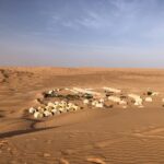 Vous rêvez d'aventure, de découverte et de moments inoubliables dans les grands espaces du Sud tunisien ? Le Sud tunisien vous promet une évasion hors du commun, au cœur des dunes dorées, des oasis verdoyantes et des villages berbères authentiques. Ce circuit privé vous offre une expérience unique, où confort et découverte se conjuguent pour vous faire vivre des moments magiques. Suivez-nous dans ce voyage fascinant qui va émerveiller tous vos sens. Un Voyage Sur Mesure pour Explorer le Sud Tunisien Lorsque vous choisissez un circuit privé dans le Sud tunisien, vous optez pour une expérience taillée sur mesure, qui répond à toutes vos envies. Chaque étape de ce voyage est soigneusement pensée pour vous offrir le meilleur du sud de la Tunisie. De la mélodie du vent caressant les dunes de sable à la découverte des villages berbères reculés, tout est conçu pour que vous puissiez vous immerger dans un univers où le temps semble s'être arrêté. Imaginez-vous découvrir des lieux mythiques tels que Douz, souvent surnommée la "porte du désert", Tozeur et ses palmeraies luxuriantes, Matmata avec ses habitations troglodytes ou encore Ksar Ghilane, une oasis isolée où vous pouvez vous détendre dans une source chaude après une journée bien remplie. Ces expériences, loin du tourisme de masse, sont l'occasion idéale de se ressourcer, de se déconnecter du quotidien, et de se reconnecter à l'essentiel. Les Points Forts de Notre Circuit Privé Sud Tunisien 1. Douz : La Porte du Désert Notre circuit débute à Douz, une ville mythique située aux portes du désert du Sahara. Connue pour ses dunes infinies et son ambiance authentique, Douz vous invite à vivre des moments uniques. Profitez d'une balade à dos de dromadaire, laissez-vous emporter par le calme du désert, et savourez un coucher de soleil flamboyant qui illumine les sables dorés. À Douz, la vie prend une toute autre dimension, loin du stress et des obligations, là où l'immensité du Sahara vous invite à la contemplation. La nuit, installez-vous confortablement dans un campement traditionnel, où vous pourrez savourer un dîner typiquement tunisien sous un ciel étoilé. Laissez la musique berbère résonner au cœur du désert, et laissez-vous surprendre par la beauté des constellations qui brillent intensément dans l'obscurité du Sahara. 2. Matmata : Voyage au Cœur de la Culture Berbère Après Douz, direction Matmata, une région connue pour ses fameuses habitations troglodytes. Ces maisons creusées dans la roche permettent aux habitants de se protéger des chaleurs caniculaires de l'été. Une visite à Matmata, c'est une immersion dans l'histoire et la culture des Berbères, ces peuples originaires de la région qui ont su s'adapter à un environnement aride et rude. Lors de votre passage à Matmata, vous aurez l'occasion de visiter une maison troglodyte encore habitée, où l'accueil chaleureux de ses occupants vous marquera durablement. Vous pourrez également découvrir les paysages lunaires de cette région, qui ont inspiré de nombreux réalisateurs de films. En effet, Matmata a servi de décor naturel à plusieurs scènes de la saga Star Wars. 3. Tozeur et les Oasis de Montagne : Là où le Désert Rencontre la Verdure Notre circuit privé continue avec la magnifique ville de Tozeur, célèbre pour ses immenses palmeraies et ses oasis de montagne. La ville est le point de départ idéal pour explorer Chebika et Tamerza, deux oasis de montagne qui offrent des paysages à couper le souffle. Chebika est une ancienne citadelle romaine, aujourd'hui un petit paradis verdoyant situé au pied des montagnes de l'Atlas. Ses cascades naturelles et ses bassins d'eau cristalline contrastent magnifiquement avec l'environnement aride qui l'entoure. Quant à Tamerza, c'est l'oasis la plus grande de la région, offrant une série de cascades impressionnantes où vous pourrez vous détendre en toute quiétude. Tozeur est également renommée pour son architecture unique en briques de sable, qui donne à la ville une atmosphère particulière. Une promenade dans les ruelles de la vieille ville vous plongera dans l'ambiance orientale, où chaque coin de rue raconte une histoire. 4. Ksar Ghilane : L'Oasis Perdue au Cœur du Désert Pour clôturer ce circuit inoubliable, nous vous emmenons à Ksar Ghilane, une oasis isolée en plein désert. Accessible uniquement par des pistes sableuses, cette oasis est l'endroit idéal pour se déconnecter du monde moderne. Plongez-vous dans la source chaude de Ksar Ghilane, appréciez la beauté du paysage alentour et profitez de la sérénité de cet endroit à part. Pour les amateurs d'aventure, Ksar Ghilane propose également des excursions en quad à travers les dunes, vous permettant d'explorer les environs de manière dynamique. Ces moments de liberté, au milieu d'une nature intacte, resteront gravés dans votre mémoire. Pourquoi Choisir un Circuit Privé ? L'avantage d'opter pour un circuit privé dans le Sud tunisien, c'est de bénéficier d'une flexibilité totale. Contrairement aux circuits de groupe où tout est prédéfini, un circuit privé est adapté à vos envies et à votre rythme. Vous souhaitez passer plus de temps à Douz, explorer davantage les oasis de montagne, ou encore profiter d'une nuit supplémentaire sous les étoiles ? Tout est possible. Nous vous proposons des guides locaux passionnés, qui sauront vous transmettre leur amour pour cette région exceptionnelle. Vous pourrez également choisir vos activités selon vos préférences, que ce soit des balades à dos de dromadaire, des excursions en 4x4, ou des moments de détente au sein des oasis. Pour en savoir plus sur nos circuits et personnaliser votre propre expérience, rendez-vous sur notre page dédiée aux circuits dans le désert. Conseils pour un Voyage Réussi dans le Sud Tunisien Pour profiter pleinement de votre circuit privé dans le Sud tunisien, quelques précautions sont nécessaires. Le climat aride de la région impose de prévoir des vêtements légers mais couvrants, pour se protéger du soleil pendant la journée, et des vêtements plus chauds pour la nuit, car les températures peuvent baisser de façon significative. Il est également essentiel de prévoir de l'eau en quantité suffisante, car la chaleur peut rapidement causer de la déshydratation. Lors de votre circuit, nos guides vous accompagneront et veilleront à votre confort, mais il est toujours utile de prévoir quelques barres énergétiques et des collations pour les longs trajets. Enfin, n'oubliez pas d'apporter un appareil photo ou un téléphone avec suffisamment de mémoire, car les paysages incroyables que vous allez traverser méritent d'être immortalisés. Du lever au coucher du soleil, chaque instant offre une lumière unique qui donne aux dunes et aux montagnes des teintes magiques. Réservez Votre Circuit Privé dans le Sud Tunisien Le Sud tunisien est une destination qui vous marquera durablement, avec ses paysages contrastés, ses traditions millénaires et ses habitants chaleureux. Pour vivre cette expérience hors du commun, n'hésitez pas à nous contacter. Nos experts en voyage vous accompagneront dans la préparation de votre circuit privé sur mesure, pour que vous puissiez découvrir les merveilles du désert à votre rythme. Pour obtenir un devis et en savoir plus sur nos offres, visitez notre page de contact. Ensemble, créons un voyage inoubliable, là où la nature et la culture se rencontrent pour vous offrir une aventure authentique.