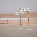 La Tunisie est une destination de choix pour les amateurs d’aventures authentiques et de paysages à couper le souffle. Son Sahara, vaste et mystérieux, invite les visiteurs à une immersion totale dans un univers magique où se mêlent dunes dorées, oasis verdoyantes et traditions ancestrales. Avec nos circuits dédiés à la découverte du désert tunisien, plongez dans une expérience unique. Découvrez notre offre sur sudtunisie.com pour en savoir plus. Pourquoi Choisir un Circuit Désert en Tunisie ? Une Diversité Paysagère Impressionnante Le désert tunisien n’est pas qu’une simple étendue de sable. Il est parsemé de paysages variés qui surprennent par leur beauté et leur singularité. Vous y trouverez des dunes infinies, des montagnes arides, des lacs salés comme le Chott El-Jerid, et des oasis luxuriantes telles que Chebika, Tamerza ou Midès. Les dunes de l’Erg Oriental : ces vagues de sable doré s’étendent à perte de vue, offrant un spectacle magique, surtout au coucher du soleil. Les oasis de montagne : situées près des montagnes de l’Atlas, ces havres de paix combinent sources d’eau douce, palmiers et cascades. Le Chott El-Jerid : ce lac salé est connu pour ses reflets mirageants et ses cristaux de sel qui brillent au soleil. Une Expérience Culturelle Enrichissante Au-delà des paysages, le désert tunisien est riche en histoire et en traditions. Vous pourrez rencontrer les populations nomades, découvrir leur mode de vie, et partager un moment autour d’un thé à la menthe sous une tente berbère. Les villages traditionnels comme Douz, souvent appelé "la porte du désert", ou Matmata avec ses habitations troglodytes, sont des étapes incontournables. Nos Circuits et Excursions dans le Sud Tunisien 1. Circuit Classique : Les Essentiels du Sud Idéal pour une première approche, ce circuit combine les incontournables du désert tunisien. Au programme : Visite de Douz, capitale des traditions sahariennes. Nuit sous tente dans un campement au cœur des dunes. Excursion à dos de dromadaire, l’occasion de s’immerger dans l’ambiance paisible du Sahara. Arrêt à Matmata, connue pour ses maisons creusées dans la roche. 2. Circuit Aventure : Entre Dunes et Oasis Pour les amoureux de la nature et de l’aventure, ce circuit offre une immersion complète : Randonnée dans l’Erg Oriental. Exploration des oasis de Chebika et Tamerza, parfaites pour une pause rafraîchissante. Expérience en 4x4 à travers les pistes rocailleuses et sablonneuses. Visite du décor de Star Wars à Ong Jemel, un lieu magique pour les cinéphiles. 3. Circuit Luxe : Le Sahara en Tout Confort Pour ceux qui préfèrent le confort, nous proposons un séjour haut de gamme : Hébergement dans des lodges de charme offrant une vue imprenable sur le désert. Dégustation de plats traditionnels préparés avec soin par des chefs locaux. Excursions privées en 4x4, accompagnées par des guides expérimentés. Activités Incontournables à Vivre dans le Sahara Tunisien Découvrir la Gastronomie Saharienne Les circuits dans le désert sont aussi une opportunité de déguster les spécialités locales. Parmi les incontournables : Le couscous au mouton, préparé avec amour par les habitants. Le pain de sable, cuit directement sous les braises. Les dattes Deglet Nour, considérées comme les meilleures au monde. Observer les Étoiles dans le Silence du Désert Une nuit dans le désert est une expérience à part. L’absence de pollution lumineuse permet d’observer une voûte céleste spectaculaire. C’est aussi l’occasion de se reconnecter à la nature dans un silence absolu. Participer à des Festivals Locaux Plusieurs événements célèbrent la culture saharienne. Parmi eux, le Festival International de Douz, qui met en avant les traditions nomades à travers des courses de dromadaires, des spectacles de danse et des expositions artisanales. Quand et Comment Planifier Votre Circuit ? Les Meilleures Périodes pour Partir Le Sahara tunisien peut être visité toute l’année, mais les périodes les plus agréables sont : D’octobre à avril, lorsque les températures sont plus douces. Pendant les festivals locaux, pour vivre des moments uniques. Comment Réserver ? Pour organiser votre séjour, il suffit de visiter notre site sudtunisie.com. Nous proposons des circuits adaptés à tous les budgets et à toutes les attentes. Vous pouvez également demander un devis sur notre page de contact : Devis Voyage. Pourquoi Nous Choisir pour Votre Circuit Désert en Tunisie ? Avec une expertise locale et une connaissance approfondie du terrain, nous garantissons une expérience authentique et personnalisée. Nos guides sont passionnés par leur région et s’assurent que chaque moment de votre voyage soit inoubliable. Des Circuits Personnalisés Nous créons des itinéraires sur mesure selon vos préférences. Que vous soyez un amateur de photographie, un passionné de culture ou un aventurier dans l’âme, nous avons le circuit parfait pour vous. Un Engagement Écologique Nous nous efforçons de respecter l’environnement et de promouvoir un tourisme durable. Nos activités sont conçues pour minimiser notre impact sur l’écosystème fragile du désert. Des Avis Clients élogieux Nos clients saluent la qualité de nos services et notre professionnalisme. Vous pouvez lire leurs témoignages sur notre site pour vous faire une idée de leur satisfaction. Pour un voyage mémorable au cœur du désert tunisien, faites confiance à notre expertise. Explorez nos offres sur sudtunisie.com et commencez à rêver de votre prochaine aventure saharienne.