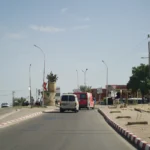 La Tunisie, pays où le soleil se mêle à l'histoire, vous invite à découvrir ses trésors du Sud. Une excursion dans le Sahara tunisien n’est pas simplement un voyage, c'est une porte ouverte sur des paysages à couper le souffle et des expériences culturelles profondes. Pourquoi choisir le Sahara Sud-Tunisien pour votre prochaine destination ? Le Sud tunisien est une mosaïque de couleurs et de sensations. Des étendues désertiques immenses aux petites oasis verdoyantes, chaque coin du Sahara révèle des histoires séculaires et des traditions préservées. Voici pourquoi vous devriez mettre le cap sur cette région exceptionnelle : Des paysages uniques : Le désert du Sahara offre des panoramas époustouflants, des dunes de sable doré aux montagnes escarpées. Une culture riche : Rencontres avec les communautés locales, découvertes de l'artisanat et participation à des festivals traditionnels enrichiront votre séjour. Des aventures inoubliables : Que ce soit en 4x4, à dos de chameau ou lors d'une randonnée à pied, le Sahara sud-tunisien promet des aventures mémorables. Itinéraire conseillé pour une exploration inoubliable Commencez votre aventure à Djerba, l'île des rêves, où la douceur de vivre se ressent à chaque coin de rue. Puis, direction Matmata, célèbre pour ses habitations troglodytes, avant de plonger dans l'immensité du désert en passant par Douz, la porte du Sahara. Djerba : un début enchanteur Djerba, avec ses plages de sable fin et ses eaux turquoise, est le point de départ parfait pour s'acclimater au rythme détendu du Sud. Visitez le marché local pour un avant-goût de la gastronomie régionale et des produits artisanaux. Matmata et Douz : au cœur des traditions À Matmata, explorez les habitations souterraines qui offrent un aperçu du génie architectural local. À Douz, participez à une excursion en chameau et vivez une nuit sous les étoiles dans un campement traditionnel. Activités à ne pas manquer Les randonnées dans les dunes Marcher sur les dunes de Chebika, où le sable prend des teintes changeantes du lever au coucher du soleil, est une expérience qui reste gravée dans les mémoires. La visite des oasis Les oasis de montagne, comme Tamerza, offrent un contraste saisissant avec le reste du paysage désertique. Ces lieux sont parfaits pour se rafraîchir et admirer la nature verdoyante. Les festivités locales Le Festival international du Sahara à Douz est un incontournable pour qui veut comprendre et vivre la culture saharienne. Musique, danse et courses de chameaux animent ce festival haut en couleur. Conseils pratiques pour votre voyage Quand partir ? Le meilleur moment pour visiter le Sahara sud-tunisien est l'hiver, de novembre à mars, lorsque les températures sont plus clémentes. Que emporter ? Prévoyez des vêtements légers pour la journée et plus chauds pour les soirées fraîches dans le désert. N'oubliez pas chapeau, lunettes de soleil et crème solaire. Sécurité et santé Restez hydraté et suivez les conseils de guides locaux pour une expérience sûre et enrichissante. Pour plus d'informations sur nos circuits dans le désert et pour obtenir un devis, visitez notre site sudtunisie.com. Conclusion : Un voyage qui transforme Visiter le Sahara sud-tunisien, c'est s'ouvrir à une autre dimension du voyage, où chaque moment est un tableau vivant de couleurs, de saveurs et de rencontres. Préparez-vous à être transformé par cette aventure hors du commun.