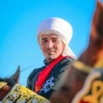 Le Sud tunisien est une destination incontournable pour les amateurs de paysages désertiques, de traditions authentiques et d'aventures inoubliables. Que ce soit pour une excursion de deux jours, un circuit de trois ou quatre jours, ou même un voyage organisé par avion, cette région regorge de merveilles à explorer. Dans cet article, nous vous proposons un guide complet pour profiter pleinement de votre circuit dans le sud tunisien, qu'il soit réservé via Traveltodo, Tunisie Booking, ou directement sur notre site spécialisé. Pourquoi Opter pour un Circuit dans le Sud Tunisien ? Un voyage dans le Sud tunisien, c’est bien plus qu’une simple excursion. C’est une immersion totale dans un univers où les dunes dorées, les oasis verdoyantes et les villages troglodytes se rencontrent pour offrir des paysages à couper le souffle. Voici pourquoi cette expérience est incontournable : 1. Une Diversité Paysagère Unique Le Sud tunisien offre une variété de paysages qui vous laisseront sans voix : Les vastes dunes de sable du Sahara. Les oasis de montagne comme Chebika, Tamerza et Mides. Les lacs salés tels que Chott el Jerid, célèbres pour leurs mirages. Les villages troglodytes de Matmata, où le temps semble s’être arrêté. 2. Une Expérience Personnalisée Que vous soyez en quête d’une excursion organisée en Tunisie ou d’un circuit privé, chaque itinéraire peut être adapté à vos envies. Avec un guide local expérimenté, vous découvrirez des lieux authentiques, tout en profitant de confort et d’un service personnalisé. 3. Des Activités Pour Tous les Goûts Du trekking dans les dunes à une nuit sous les étoiles dans un campement bédouin, le Sud tunisien regorge d’activités qui satisferont aussi bien les aventuriers que les amateurs de détente. Une balade en 4x4 ou à dos de dromadaire est aussi une expérience incontournable. Les Meilleurs Circuits pour Découvrir le Sud Tunisien Circuit Sud Tunisien 2 Jours : Idéal pour une Introduction au Désert Ce circuit express est parfait pour ceux qui disposent de peu de temps mais souhaitent tout de même explorer les incontournables du Sud. Voici ce que vous pourriez inclure : Jour 1 : Départ tôt le matin pour Douz, la porte du désert. Balade à dos de dromadaire et coucher de soleil sur les dunes. Nuit dans un campement bédouin. Jour 2 : Visite de Matmata et découverte des habitations troglodytes. Retour en passant par le Chott el Jerid, célèbre pour ses reflets scintillants. Circuit Sud Tunisien 3 Jours : Une Exploration Plus Approfondie Pour une expérience plus complète, optez pour un circuit de trois jours : Jour 1 : Départ pour Tataouine et visite des ksour traditionnels comme Ksar Ouled Soltane. Continuation vers Chenini, un village berbère accroché à flanc de colline. Nuit à Douz. Jour 2 : Excursion en 4x4 vers les dunes de l'erg oriental, avec une pause déjeuner dans une oasis. Nuit sous les étoiles. Jour 3 : Exploration des oasis de montagne comme Chebika et Tamerza. Retour avec des souvenirs inoubliables. Circuit Sud Tunisien 4 Jours : Le Meilleur du Désert et des Oasis Si vous avez plus de temps, un circuit de quatre jours vous permettra de découvrir encore plus de trésors : Jour 1 : Découverte de Djerba, la perle méditerranéenne. Traversée en bac jusqu’à la terre ferme. Jour 2 : Visite des ksour de Tataouine et nuit dans un hôtel authentique. Jour 3 : Douz, Chott el Jerid et campement dans le désert. Jour 4 : Oasis de montagne et retour. Circuit Sud Tunisien Par Avion : Rapidité et Confort Pour ceux qui souhaitent éviter les longues heures de route, il est possible d’organiser un circuit par avion avec des départs de Tunis ou d’autres grandes villes. Cela permet de maximiser le temps passé sur place et de profiter des sites emblématiques sans stress. Les Points Forts des Excursions Organisées en Tunisie 1. Confort et Sérénité Avec une excursion organisée, tout est pris en charge : transport, hébergement, repas et visites guidées. Vous n’avez qu’à profiter de votre voyage sans vous soucier des détails logistiques. 2. Guides Locaux Experts Les guides locaux connaissent parfaitement la région et ses secrets. Ils vous racontent des anecdotes fascinantes, vous expliquent les traditions locales et vous emmènent hors des sentiers battus. 3. Une Sécurité Maximale Le désert peut être intimidant pour les novices, mais avec une équipe expérimentée, vous êtes en sécurité à chaque étape de votre voyage. Conseils pour Réussir Votre Circuit dans le Sud Tunisien 1. Préparez Votre Voyage en Amont Assurez-vous de bien choisir la période de votre voyage. Le climat est plus clément au printemps et à l’automne, avec des températures agréables pour les activités en plein air. 2. Habillez-vous en Conséquence Prévoyez des vêtements légers mais couvrants pour vous protéger du soleil, ainsi qu’un foulard pour vous protéger du sable lors des tempêtes. N’oubliez pas vos lunettes de soleil et votre crème solaire. 3. Respectez les Traditions Locales Le Sud tunisien est une région riche en traditions. Adoptez une attitude respectueuse envers les habitants et suivez les conseils de votre guide pour une expérience authentique. 4. Choisissez un Organisateur de Confiance Pour une expérience sans fausse note, réservez votre circuit sud tunisien sur notre site spécialisé : sudtunisie.com. Nous proposons des itinéraires sur mesure qui s’adaptent à vos besoins. Réservez Votre Circuit Dès Aujourd’hui ! Vous êtes prêt à vivre une expérience unique dans le Sud tunisien ? Que vous optiez pour un circuit de 2 jours, un circuit de 4 jours, ou une excursion organisée, nous sommes là pour vous accompagner. Pour toute demande de devis, n’hésitez pas à visiter notre page dédiée : Demander un devis pour votre voyage. Profitez dès maintenant de nos offres exclusives et préparez-vous à découvrir l’une des régions les plus fascinantes de la Tunisie.