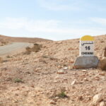 Circuit et Excursion Sud Tunisie – 2 jours et 1 nuit sous tente au désert à 390€ pour deux personnes en demi-pension Vous rêvez d’un voyage exceptionnel au cœur du Sahara tunisien, entre dunes dorées, villages berbères et oasis de palmiers ? Chez Sud Tunisie, nous vous proposons un circuit Sud Tunisie de 2 jours et 1 nuit sous tente pour seulement 390€ pour deux personnes en demi-pension. Une aventure inoubliable à vivre à deux, en famille ou entre amis, au départ de Tunis Carthage, La Marsa, Sidi Bou Saïd, Hammamet, Sousse, Korba, Monastir, Djerba, Cité Ennasr, Menzah, Zaghouan ou Béja. Jour 1 : De votre ville vers les portes du Sahara Dès le matin, nous venons vous chercher à votre hôtel ou à l’aéroport avec notre service de navette aéroport Tunisie . Nous prenons la route vers le sud, direction Matmata, Douz et le désert du Sahara. La route est déjà un voyage : les paysages changent au fil des kilomètres, passant des oliveraies du Sahel aux montagnes du Dahar. Matmata – Les maisons troglodytes et la culture berbère Première étape : Matmata, village emblématique du Sud tunisien. Ici, les habitants vivent dans des maisons creusées dans la roche pour se protéger de la chaleur. Ces habitations, appelées troglodytes, sont un symbole du savoir-faire berbère. Vous aurez la chance de visiter une maison traditionnelle habitée, d’échanger avec ses habitants et de déguster un thé à la menthe dans un cadre authentique. C’est aussi à Matmata que furent tournées certaines scènes mythiques de Star Wars – un clin d’œil qui ravit toujours les voyageurs ! Déjeuner et route vers Douz : la porte du désert Après un déjeuner typique aux saveurs du Sud, nous poursuivons notre route vers Douz, surnommée la porte du Sahara. À votre arrivée, vous serez émerveillés par les dunes infinies, la chaleur du vent et le parfum du sable chaud. C’est ici que commence la vraie aventure : une balade à dos de dromadaire vous emmène au cœur du désert. Le silence, la lumière dorée, le pas tranquille du chameau… tout invite à la contemplation. Nuit sous tente dans le désert – Une expérience hors du temps Quand le soleil se couche sur les dunes, la magie opère. Vous rejoignez un campement berbère authentique, au cœur du désert. Le dîner se prend autour du feu, accompagné de musique traditionnelle et de l’hospitalité légendaire des nomades. Sous un ciel étoilé d’une pureté rare, vous vivez une nuit sous tente berbère, dans un confort simple mais chaleureux. Le désert vous enveloppe de silence et de paix. C’est une expérience que l’on n’oublie jamais. 👉 Découvrez aussi nos circuits désert Tunisie pour prolonger l’aventure et explorer d’autres régions du Sud. Jour 2 : Lever du soleil sur le Chott El Jérid et découverte de Tozeur Au petit matin, réveillez-vous avec un spectacle à couper le souffle : le lever du soleil sur le désert. Après un petit-déjeuner traditionnel, nous reprenons la route vers le Chott El Jérid, un lac salé immense, célèbre pour ses mirages et ses reflets argentés. Ce lieu surréaliste est un des plus beaux paysages de Tunisie : un désert de sel qui s’étend à perte de vue. Tozeur – Oasis, palmeraies et architecture typique Nous poursuivons ensuite vers Tozeur, perle du Sud et capitale des oasis. Ici, vous découvrirez des palmeraies luxuriantes, des ruelles en briques ocres et une médina pleine de charme. C’est aussi l’occasion de goûter les célèbres dattes Deglet Nour, considérées comme les meilleures du monde. En option, vous pouvez prolonger votre circuit avec une randonnée dans les montagnes du Sahara , pour explorer les oasis de Chebika, Tamerza et Mides – des paysages de toute beauté où la montagne rencontre le désert. Après le déjeuner, nous reprenons la route vers votre ville d’origine. Le retour se fait dans l’après-midi, les yeux remplis d’images et le cœur léger. Un circuit unique à 390€ pour deux personnes – Tout compris Ce circuit Sud Tunisie 2 jours / 1 nuit est l’une de nos offres les plus populaires. À 390€ pour deux personnes, il comprend : Transport climatisé aller-retour depuis votre ville (Tunis, Sousse, Hammamet, Djerba, etc.) Hébergement sous tente berbère en demi-pension (dîner + petit-déjeuner) Balade à dos de dromadaire dans le désert Visite guidée de Matmata, Douz, Chott El Jérid et Tozeur Accompagnateur local francophone Assistance et service personnalisé tout au long du voyage Et pour plus de flexibilité, vous pouvez ajouter : Une excursion en quad dans les dunes Une nuit supplémentaire à Tozeur ou Douz Une extension vers les oasis de montagne ou vers une excursion en Tunisie Pourquoi choisir Sud Tunisie ? Nous ne sommes pas une simple agence : nous sommes une équipe de passionnés du désert et du voyage. Nous connaissons chaque piste, chaque village, chaque secret du Sahara tunisien. Notre mission : vous faire vivre une expérience authentique, humaine et inoubliable. Nos circuits sont conçus pour combiner découverte, confort et aventure, tout en respectant la culture locale. Nous privilégions les petits groupes, les hébergements authentiques et les rencontres humaines vraies. Vous n’êtes pas un touriste de passage, vous êtes un invité du désert. Découvrez plus de détails sur notre site officiel : 👉 Sud Tunisie – Circuits Désert Les plus beaux sites du Sud tunisien inclus dans votre circuit Matmata et ses grottes troglodytes Les maisons creusées dans la terre vous plongent dans une autre époque. Vous apprendrez comment les Berbères ont su dompter la chaleur du désert en vivant sous terre. Douz – La porte du Sahara Ville mythique où commence le vrai désert. Entre balades en dromadaire, coucher de soleil et campement saharien, Douz vous offrira des souvenirs impérissables. Le Chott El Jérid Un lac salé immense où le ciel et la terre se confondent. Ses reflets de lumière et ses mirages créent un spectacle surréaliste que vous n’oublierez jamais. Tozeur et ses oasis Une véritable symphonie de verdure au milieu du désert. Promenez-vous entre les palmiers, découvrez les briques typiques de la médina et savourez les fameuses dattes locales. Une aventure pour tous : couples, familles, amis Ce circuit est idéal pour : Les couples en quête d’une escapade romantique et dépaysante Les familles désireuses de vivre une expérience éducative et fun Les amis en recherche d’aventure et de nature Les photographes amoureux des paysages sahariens Nous adaptons chaque détail à vos envies : rythme du voyage, repas, activités et confort. Et pour toute demande spéciale, notre équipe est à votre disposition via un devis gratuit . Nos voyageurs témoignent La meilleure preuve de notre qualité, ce sont nos voyageurs ! Découvrez leurs avis sur TripAdvisor : 👉 Voir les avis Sud Tunisie “Une expérience incroyable ! Nuit sous tente, musique autour du feu et paysages grandioses. On se sent vraiment au bout du monde.” — Claire & Mehdi, France “Organisation parfaite, accueil chaleureux, guides passionnés. Merci Sud Tunisie pour ce moment magique dans le désert !” — Lukas, Suisse Prolongez l’aventure : randonnées, excursions et blog de voyage Si vous avez adoré ce circuit, pourquoi ne pas découvrir encore plus ? Nos offres incluent : Randonnée montagne Sahara – pour les amateurs de nature et de paysages époustouflants. Excursions en Tunisie – de d’une journée à plusieurs jours, selon vos envies. Blog des excursions en Tunisie – découvrez nos récits, nos conseils et nos coups de cœur du Sud tunisien. Chaque lien vous permettra d’explorer d’autres facettes du pays, toutes aussi fascinantes. Réservez dès maintenant votre circuit Sahara 2 jours / 1 nuit Ne laissez pas ce rêve attendre. Avec Sud Tunisie, tout est simple : il vous suffit de choisir vos dates et votre lieu de départ. Nos navettes peuvent venir vous chercher depuis Tunis Carthage, La Marsa, Sidi Bou Saïd, Hammamet, Sousse, Korba, Monastir, Djerba, Cité Ennasr, Menzah, Zaghouan ou Béja. Demandez dès aujourd’hui votre devis gratuit et préparez-vous à vivre une aventure saharienne que vous n’oublierez jamais. Conclusion – Le désert vous attend Ce circuit Sud Tunisie 2 jours / 1 nuit n’est pas une simple excursion, c’est une immersion totale dans l’âme du Sahara. Entre authenticité, hospitalité et paysages d’une beauté rare, vous découvrirez un autre visage de la Tunisie – celui du silence, du sable et des étoiles. Alors, êtes-vous prêts à vivre le rêve saharien ? Rejoignez-nous sur Sud Tunisie – Circuits Désert et laissez la magie du Sud opérer.