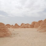 Circuit et Excursion Sahara pour la Fête de Pâques en Tunisie : l’aventure privée avec SudTunisie.com Vous rêvez d’une aventure inoubliable dans le désert tunisien pour les vacances de Pâques ? Chez SudTunisie.com, nous vous proposons un circuit privé sur mesure à travers les dunes, les oasis et les montagnes du Sahara, loin des foules, proche de l’authenticité. Que vous partiez de Tunis, Hammamet, Sousse, Monastir, Sfax, Djerba, Gabès, Bizerte, Korba ou Kélibia, nous organisons votre escapade saharienne privée, personnalisée et 100% mémorable. 🌅 Une expérience saharienne unique pour Pâques Loin du tourisme de masse, proche de l’humain À l’opposé des circuits standardisés en groupe, nous vous offrons un voyage en petit comité, avec un accompagnement privé, un itinéraire flexible et un contact direct avec les habitants du désert. Le but ? Vous faire ressentir la magie du Sahara, dans un cadre chaleureux et respectueux. Chaque détail est pensé pour vous permettre de vous reconnecter à l’essentiel : le silence des dunes, la beauté d’un coucher de soleil sur le sable, le ciel étoilé, l’accueil d’une famille berbère, la douceur d’un thé à la menthe au coin du feu. Le Sahara tunisien n’est pas seulement un décor, c’est une ambiance, une respiration. Un programme à votre rythme Que vous souhaitiez partir 2, 3, 5 ou 7 jours, le programme est ajusté à vos envies. Envie d’un circuit sportif avec randonnées ? Découvrez nos circuits dans le désert ou nos randonnées dans le Sahara montagneux . Vous préférez un voyage contemplatif avec nuit en campement et balades tranquilles à dos de dromadaire ? C’est possible. Et si vous partez en famille avec des enfants, on adapte le rythme, les repas, les étapes pour que toute la tribu vive l’expérience sans stress. Départs possibles depuis toutes les grandes villes de Tunisie Pas besoin de vous rendre au Sud par vos propres moyens : nous assurons les transferts depuis Tunis, Hammamet, Monastir, Sfax, Djerba, Bizerte, Gabès, Korba ou Kélibia. Notre service de navette aéroport privée est disponible depuis tous les principaux hubs du pays. Une fois sur place, nos 4x4 confortables prennent le relais pour vous emmener jusqu’aux dunes. 🌴 Itinéraire type de notre circuit Sahara spécial Pâques Jour 1 : Accueil et installation dans une maison d’hôtes Transfert depuis la ville ou l’aéroport de votre choix Accueil chaleureux par notre équipe à Tozeur, Douz ou Tataouine Installation dans un hébergement typique Dîner saharien, briefing autour du feu Jour 2 : Oasis de montagne et premier contact avec le désert Départ en 4x4 vers Chebika, Tamerza et Mides Balade à travers les gorges et les palmiers Déjeuner local dans un village troglodyte Route vers les premières dunes Nuit sous tente berbère ou lodge en plein désert Jour 3 : Expérience nomade et bivouac sous les étoiles Randonnée ou balade à dos de dromadaire Rencontre avec des familles nomades Initiation à la cuisine au feu de bois Couché de soleil spectaculaire Dîner sous les étoiles, chants traditionnels Nuit inoubliable dans le silence du Sahara Jour 4 : Retour progressif et passage dans les ksours berbères Petit déjeuner dans le désert Visite de Ksar Ghilane ou Ksar Hadada Pause baignade dans une source chaude naturelle Déjeuner en auberge Retour vers votre ville ou prolongation possible 📝 Ce programme est 100% personnalisable, et peut inclure des options comme des soirées animées, des activités enfants, des randonnées sportives ou des ateliers artisanaux. 🍽 Gastronomie saharienne et hospitalité authentique Des repas faits maison, riches en saveurs Chez SudTunisie.com, la gastronomie locale est au cœur de l’expérience. Vous dégusterez du couscous au méchoui, des tajines berbères, du pain cuit dans le sable chaud, des dattes fraîches et des douceurs au miel. Tous les plats sont préparés sur place avec des produits frais et locaux. On s’adapte à tous les régimes alimentaires : végétarien, sans gluten, sans lactose… Il suffit de le mentionner à la réservation. Des rencontres sincères et humaines Nos circuits sont une invitation à la rencontre : avec les guides, les familles nomades, les artisans des ksours, les femmes qui tissent la laine, les enfants curieux et joyeux. Vous repartez avec des souvenirs, mais surtout avec des liens humains forts. ✅ Pourquoi choisir SudTunisie.com pour vos excursions Pâques dans le Sahara ? Un savoir-faire local et passionné Nous sommes basés sur place, dans le Sud tunisien. Notre équipe est composée de passionnés du désert, qui le connaissent comme leur poche. Ce n’est pas du tourisme de masse, c’est de l’art de vivre saharien partagé avec générosité. Un service complet, de la réservation au retour Nous prenons tout en charge : transport, hébergement, repas, sécurité, encadrement. Il vous suffit de choisir votre date et votre ville de départ. Obtenez dès maintenant votre devis gratuit pour la Fête de Pâques. Des avis excellents et vérifiables Nos voyageurs laissent des témoignages authentiques sur notre page TripAdvisor, comme celui-ci : 👉 Voir les avis clients Des activités variées pour tous les goûts Circuit découverte en 4x4 Balades à dos de dromadaire Randonnée dans le Sahara montagneux Ateliers artisanat, cuisine, photographie Visites historiques (ksours, villages berbères) 🔗 Nos autres offres et inspirations de voyage Pour prolonger votre aventure ou trouver de nouvelles idées de circuits, découvrez : Notre page Excursion en Tunisie avec des formules d’un jour ou plus Nos récits et conseils sur notre blog spécial désert et randonnée Nos suggestions de circuits dans le désert en famille, en couple ou en solo 📞 Réservez dès maintenant votre circuit de Pâques dans le Sahara N’attendez pas que les places soient complètes. La période de Pâques est l’une des plus demandées. Contactez-nous maintenant pour recevoir un devis personnalisé, sans engagement : 👉 Formulaire de devis gratuit Vous pouvez aussi nous écrire ou nous appeler pour discuter de votre projet. Nous vous aiderons à créer un circuit saharien qui vous ressemble. 💬 Ce qu’en disent nos voyageurs “Une expérience magique en famille, loin du tourisme de masse. Tout était parfait, du guide aux repas, en passant par les paysages et les couchers de soleil…” – Sophie, Paris “Nous avons réservé une excursion privée de 4 jours pour Pâques avec SudTunisie.com : des moments inoubliables, une logistique parfaite, des souvenirs à vie.” – Karim, Lyon 📍 Infos pratiques pour préparer votre excursion Sahara Pâques Quand ? : idéal entre fin mars et début avril Durée idéale : entre 3 et 6 jours Âge minimum recommandé : à partir de 4 ans Matériel à prévoir : bonnes chaussures, lunettes de soleil, veste chaude pour la nuit Climat : doux le jour (22-30°), frais la nuit (10-15°)