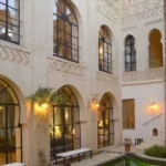 Si vous rêvez d’un dépaysement total, de dunes dorées à perte de vue, d’oasis cachées au creux des montagnes et de nuits étoilées au milieu du désert, le Sud tunisien est une destination incontournable. Chez Sud Tunisie, nous organisons des circuits personnalisés, des excursions immersives et des voyages sur mesure, avec départ depuis l’adresse de votre choix en Tunisie. En famille, en couple ou entre amis, que vous ayez 2 jours ou plus, nous transformons chaque séjour en expérience authentique. Découvrez tous nos circuits dans le désert , ou demandez un devis gratuit et personnalisé pour commencer l’aventure. Des circuits personnalisés de 2 jours / 1 nuit ou plus selon vos envies Le cœur de notre promesse ? Vous proposer un voyage sur-mesure, que vous soyez à Tunis, Sfax, Djerba, Gabès, Tozeur, Douz, ou n’importe où en Tunisie. Nos chauffeurs viennent vous chercher là où vous êtes pour débuter un circuit pensé rien que pour vous. 🗓 Exemple de circuit 2 jours / 1 nuit – Ksar Ghilane & désert saharien Jour 1 : Départ (depuis votre adresse) – Douz – Ksar Ghilane Départ le matin, arrêt au Chott el-Jérid, le plus grand lac salé du pays. Route vers Douz, la « porte du désert », puis piste jusqu’à Ksar Ghilane, oasis en plein Sahara. Baignade dans la source chaude, visite du fort romain à dos de dromadaire, bivouac sous tente avec dîner traditionnel au feu de bois. Jour 2 : Désert – Matmata – Retour Petit-déjeuner nomade, traversée des dunes, arrêt à Matmata pour visiter les maisons troglodytiques. Déjeuner chez l’habitant. Retour à votre ville d’origine dans la soirée. Ce type de circuit est personnalisable en 3, 4, 5, 7 ou 8 jours. Laissez libre cours à vos envies : excursions en 4×4, randonnées dans les montagnes, bivouacs confort, camps de luxe, visites culturelles, balades chamelières, etc. Demandez un devis gratuit ici , nous vous envoyons une proposition adaptée en moins de 24h. Les excursions à ne pas manquer dans le Sud tunisien Vous manquez de temps pour un long circuit ? Pas de souci, nous proposons aussi des excursions à la journée , idéales pour découvrir le Sud en quelques heures seulement. 🌴 Chebika – Tamerza – Mides : les oasis de montagne Départ matinal depuis Tozeur ou Nefta. Visite de Chebika, ancienne garnison romaine accrochée à la montagne. Promenade jusqu’à la source naturelle. Puis direction Tamerza, sa cascade et son canyon. Fin de journée à Mides, village suspendu au-dessus d’un cirque rocheux. Une immersion entre eau, roche et palmiers. 🏜️ Ong Jmel & les décors de Star Wars Depuis Tozeur, partez vers les dunes du Grand Erg Oriental pour atteindre Ong Jmel. Ce site emblématique a servi de décor à Star Wars. Balade en 4×4, photos spectaculaires, ambiance cinéma garantie ! 🐪 Douz & balade à dos de dromadaire Rendez-vous à Douz pour une balade chamelière au coucher du soleil. Parcourez les dunes en douceur, puis terminez par un dîner typique au cœur d’un campement saharien. Magique et accessible à tous. Plus d’idées dans notre blog des excursions en Tunisie ! Randonnées dans le Sahara et les montagnes du Sud Vous êtes amateur de marche et de nature sauvage ? Nos randonnées entre montagnes et désert sont faites pour vous. 🌄 Randonnée entre dunes et crêtes – 3 à 6 heures Au départ de Zammour, Tamezret, ou Chenini, nous organisons des circuits pédestres adaptés à tous les niveaux. Vue panoramique sur le désert, traversée de villages berbères, découverte de la flore saharienne, pause déjeuner dans un khaloua (abri traditionnel). ⛺ Nuit en bivouac Rien ne vaut une nuit à la belle étoile, dans un bivouac saharien, avec dîner au feu de bois, musique locale, et galette cuite sous le sable. Le confort est au rendez-vous, et l’ambiance est simplement magique. Service navette & prise en charge depuis toutes les villes de Tunisie Que vous atterrissiez à Tunis, Djerba, Tozeur, Monastir ou Sfax, notre service de navette aéroport vient vous chercher à l’heure convenue, et vous emmène directement à votre point de départ de circuit. Nos chauffeurs sont professionnels, expérimentés et accueillants. Vous êtes entre de bonnes mains dès la première minute de votre séjour. Nos circuits recommandés par les voyageurs Nos circuits sont notés 5/5 par nos voyageurs sur TripAdvisor. Vous pouvez consulter leurs avis ici : 👉 Sud Tunisie – Avis TripAdvisor Extrait d’avis : “Un voyage inoubliable ! Le désert, les oasis, les rencontres, tout était parfait. Merci à toute l’équipe de Sud Tunisie pour l’organisation impeccable et l’attention portée à chaque détail.” — Sophie, mars 2025 Vous aussi, laissez votre empreinte dans le sable du Sahara et partagez un moment inoubliable avec nous ! Nos engagements pour un voyage responsable et mémorable ✔️ Circuits privés et personnalisés ✔️ Départ de votre adresse en Tunisie, pas de regroupement ✔️ Cuisine locale & artisanat valorisé ✔️ Respect de l’environnement & des traditions locales ✔️ Assistance 24/7 durant votre séjour ✔️ Possibilité de voyage en famille avec enfants Organisez votre aventure dès aujourd’hui Ne perdez plus de temps à comparer, contactez-nous dès maintenant via notre formulaire en ligne pour recevoir une offre sur mesure sans engagement. 👉 Demandez votre devis gratuit 📞 Ou par téléphone si vous êtes déjà en Tunisie (numéro visible sur notre site) 📍 Découvrez tous nos circuits dans le désert 📍 Et toutes nos excursions en Tunisie Sud Tunisie, c’est plus qu’un simple tour-opérateur. C’est une passerelle entre vous et les secrets du Sahara, entre l’authenticité des traditions et le confort moderne. Qu’il s’agisse d’un circuit 2 jours / 1 nuit, d’une semaine d’aventure ou d’un week-end surprise, nous adaptons tout à votre rythme, depuis l’endroit exact où vous vous trouvez. Laissez-vous guider par notre passion. Le désert n’attend plus que vous.